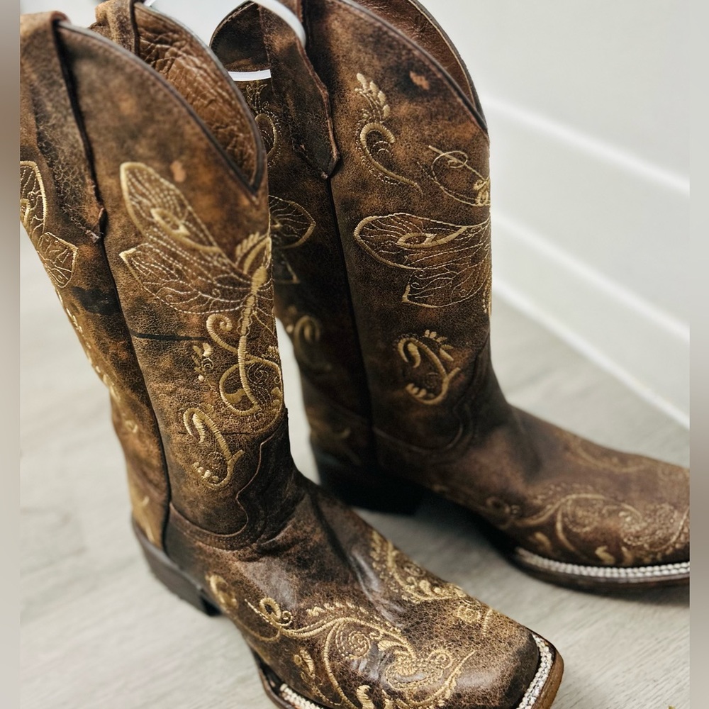 BRAND NEW 8.5 Women’s Circle G by Corral boots